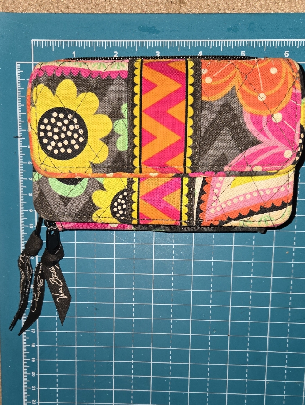 Vera Bradley Retired Ziggy Zinnia Crossbody Wallet Phone Case